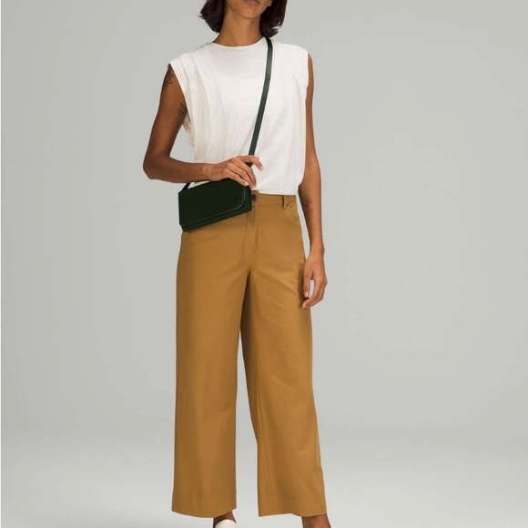 LULULEMON WALLET CLUTCH CROSSBODY BAG IN RAINFOREST GREEN - Picture 8 of 8